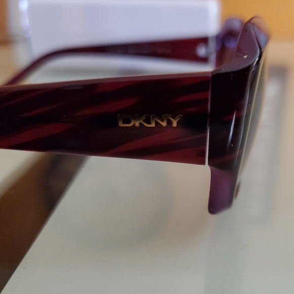 AUTHENTIC GENTLY USED SUNGLASSES - Picture 3 of 4